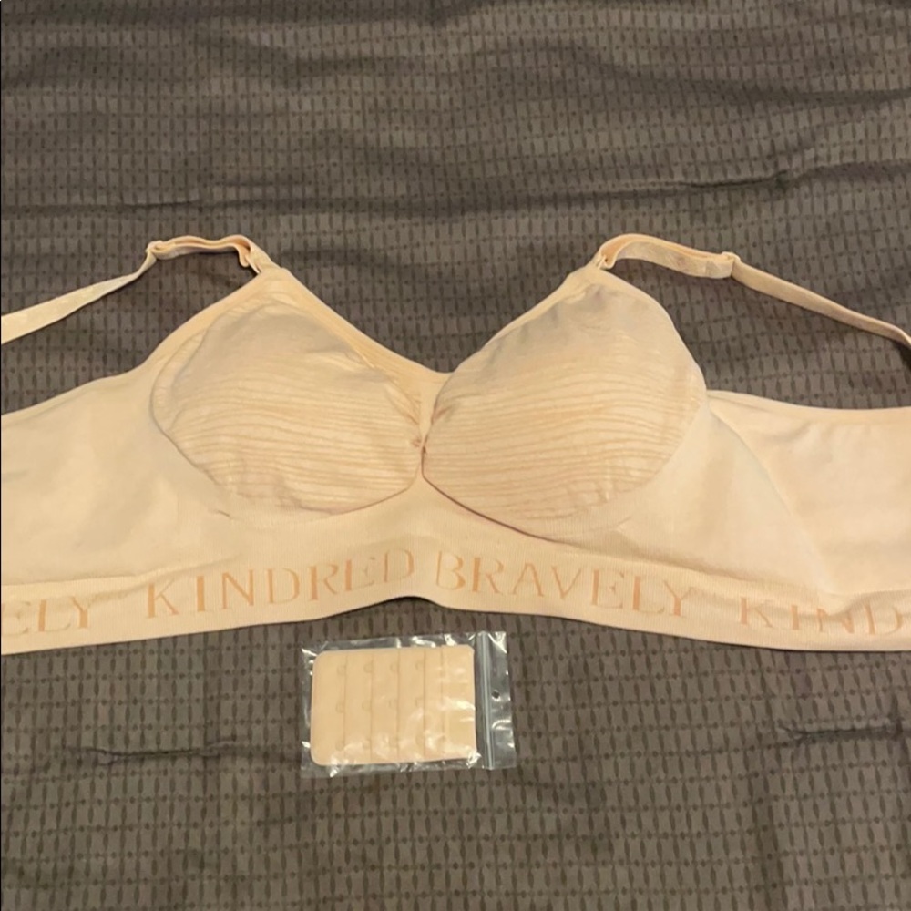 NWOT kindred bravely pumping/nursing bra